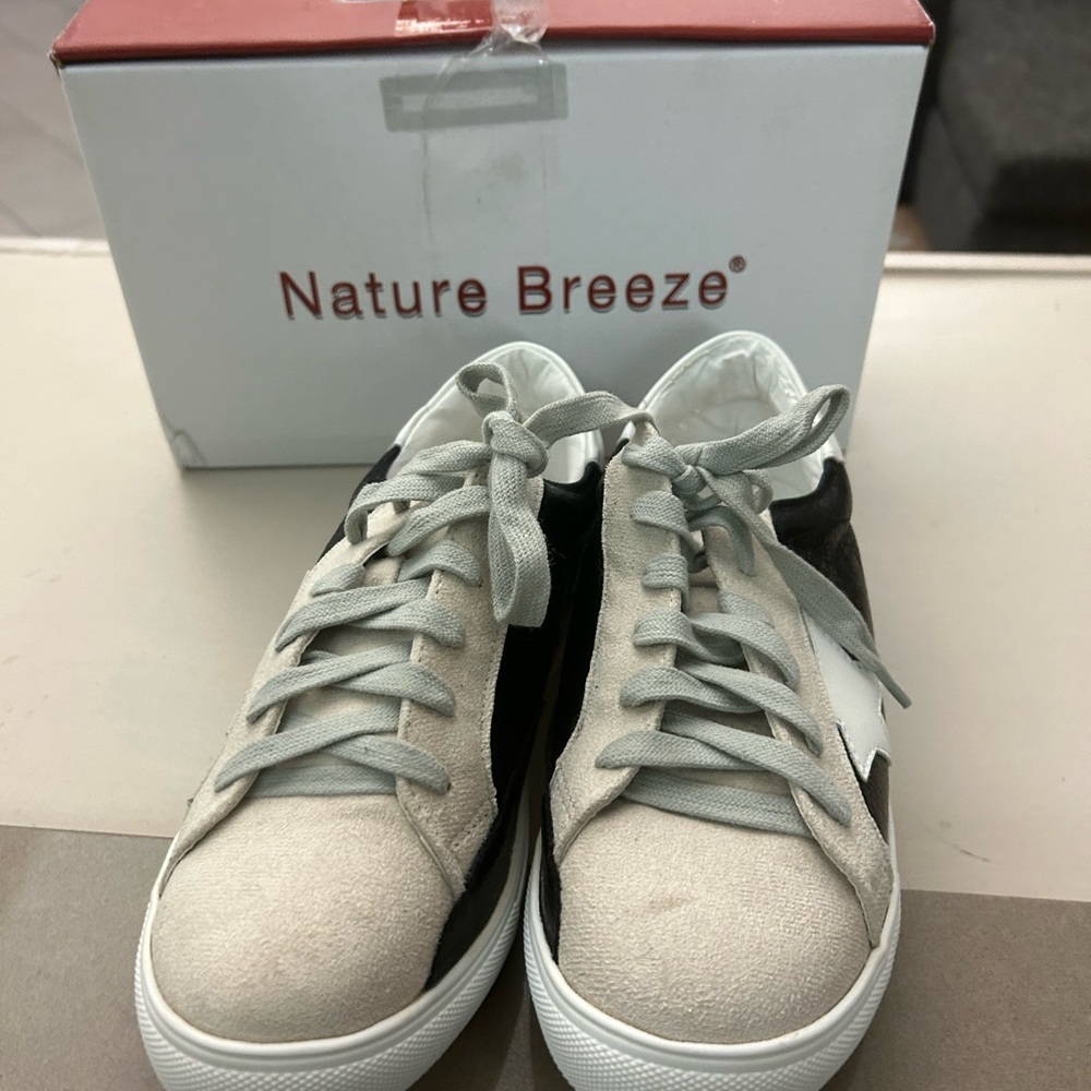 Nature Breeze Cream and Black Lace-Up Sneakers 8. Light peeling